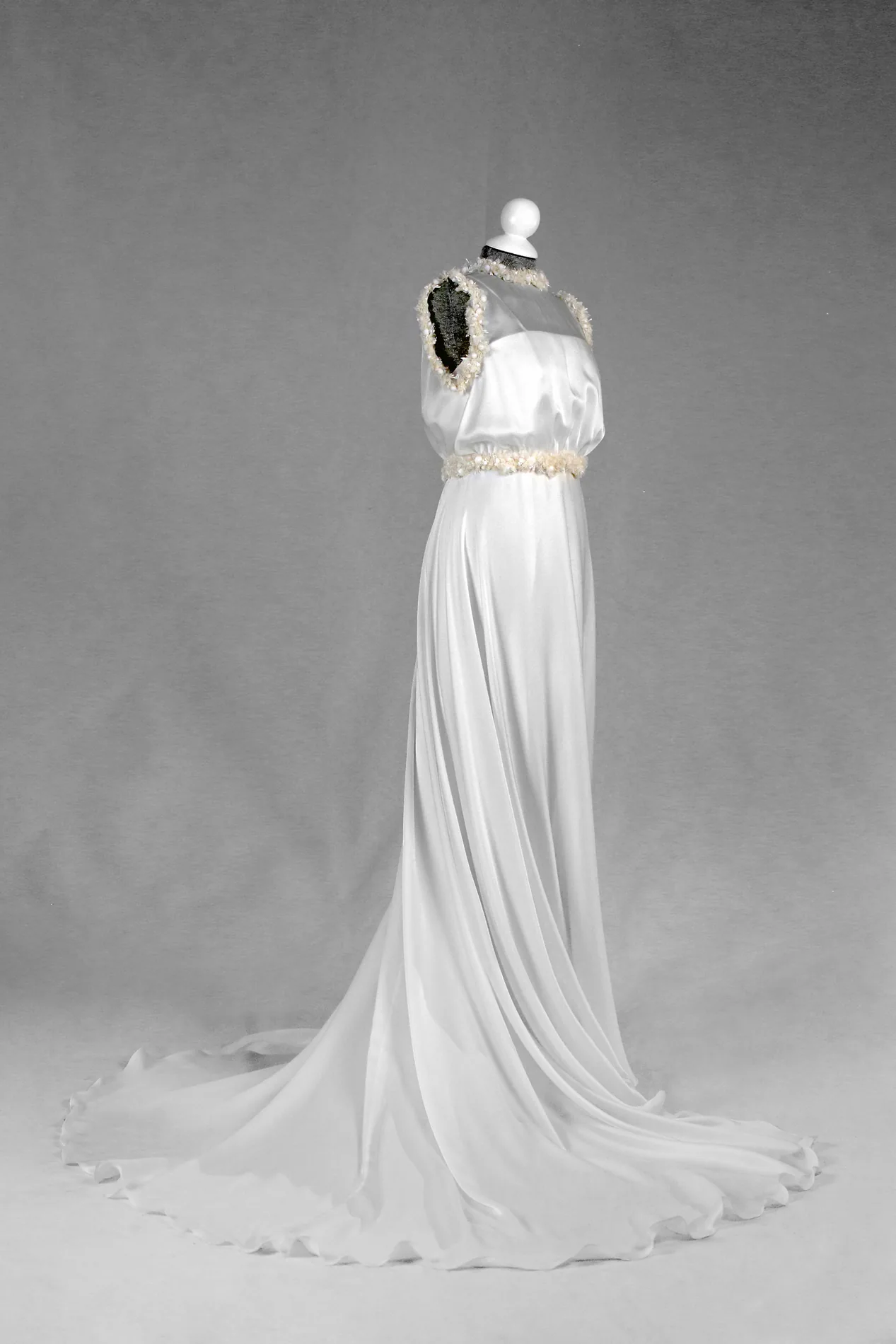 Vestido de novia con detalles artesanales